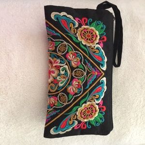 Vintage embroidered floral clutch